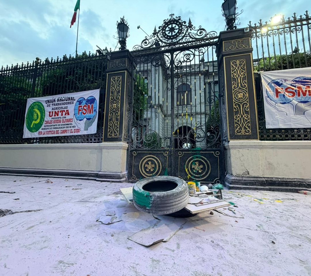 Repliegan Protesta de la Unión de Trabajadores Agrícolas tras Lanzar Cohetones en Segob